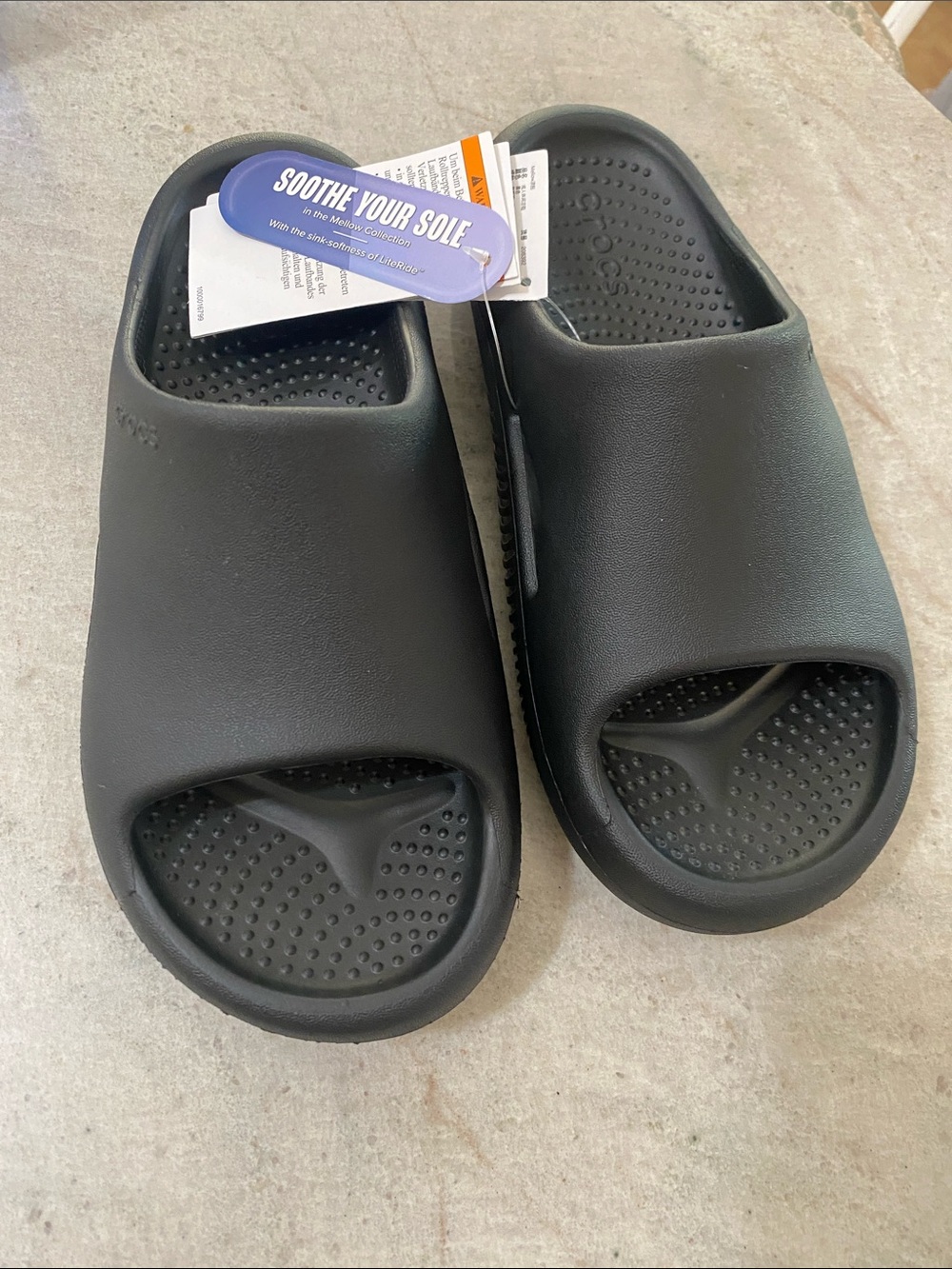 BNWNT CROCS Black Mellow Recovery Slide size 5-6
